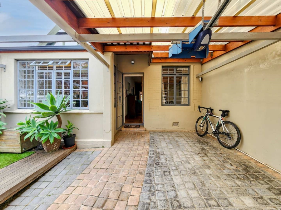 2 Bedroom Property for Sale in Sea Point Western Cape